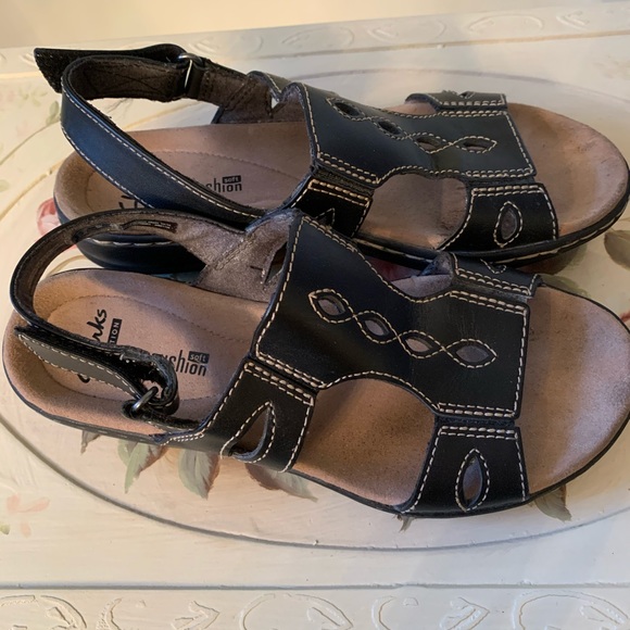clarks black sandals ladies